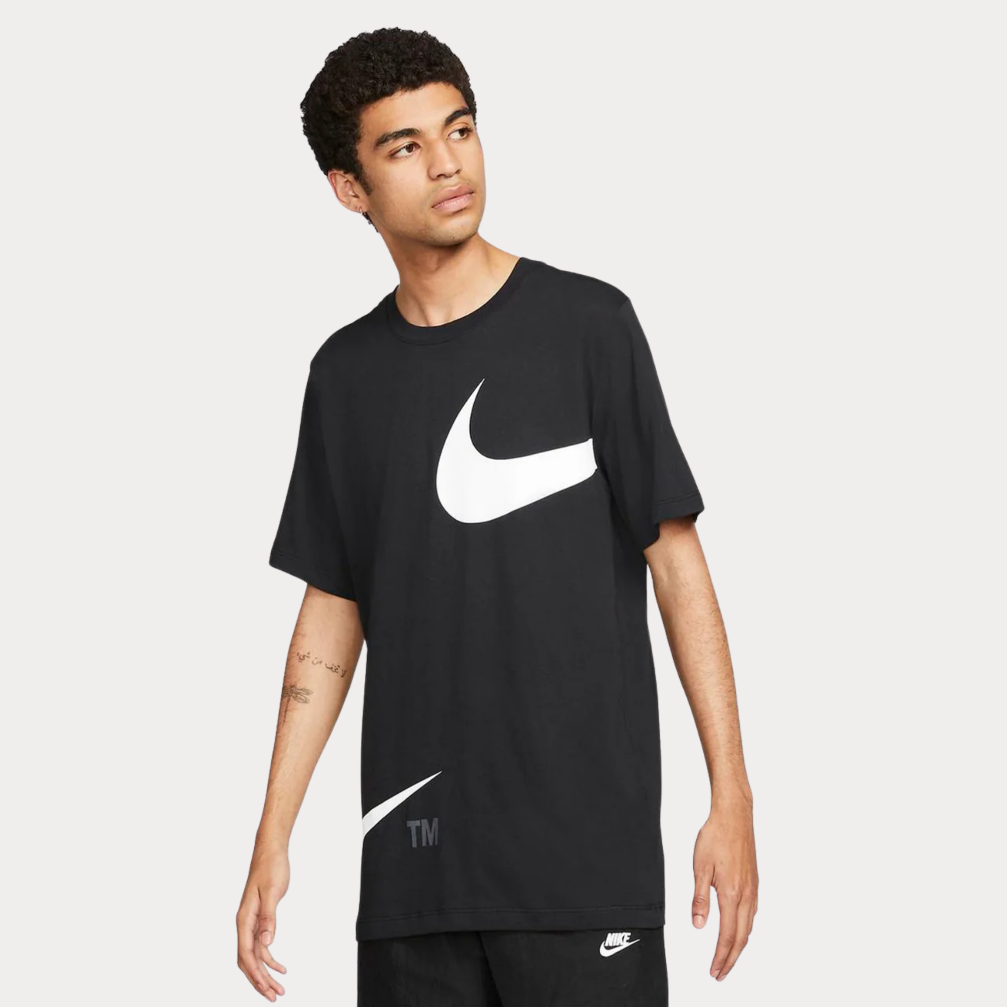 SWOOSH SIYAH TSHIRT BEYAZ LOGO