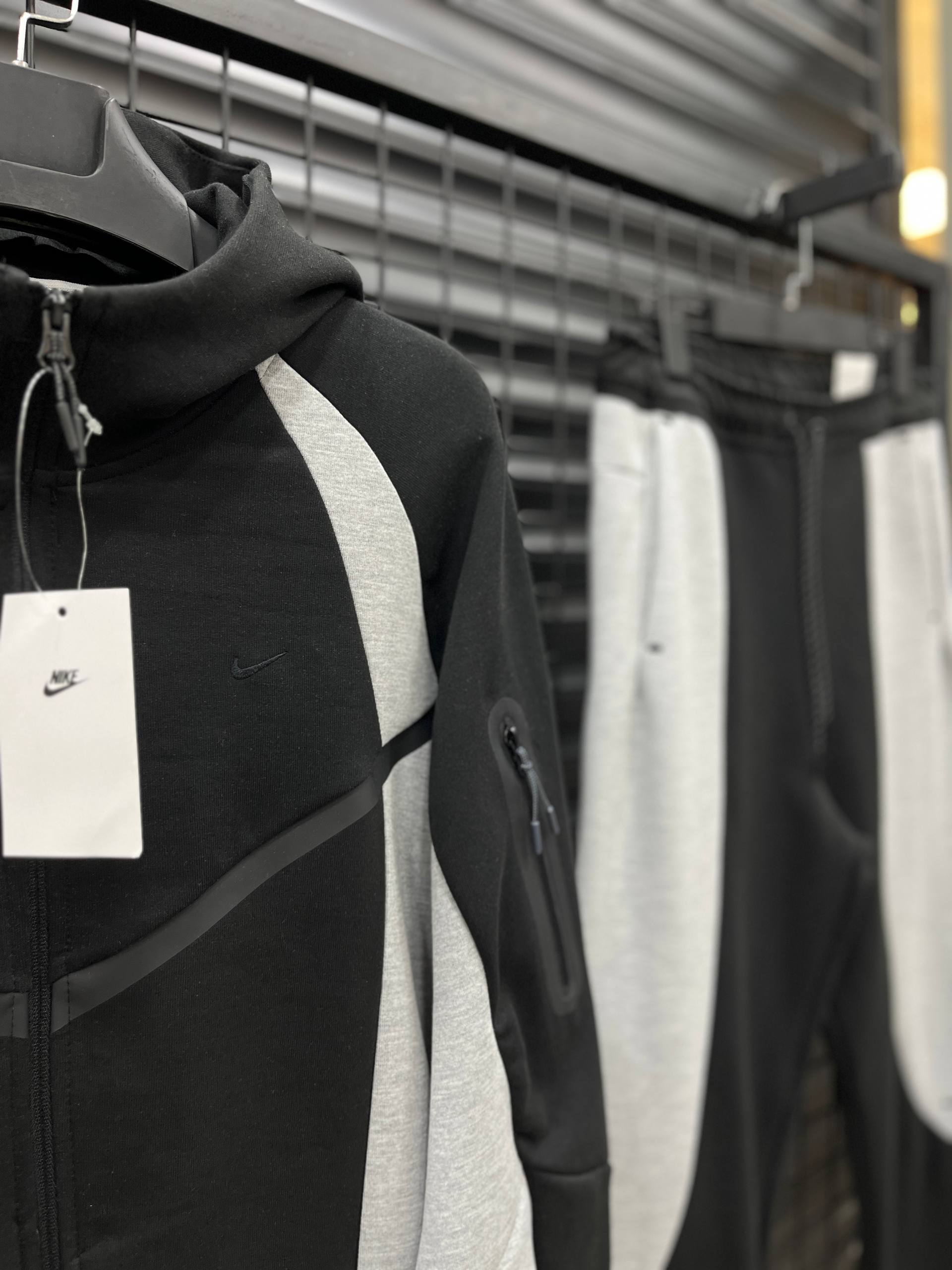 TECH FLEECE 2026 TAKIM - SIYAH/BEYAZ