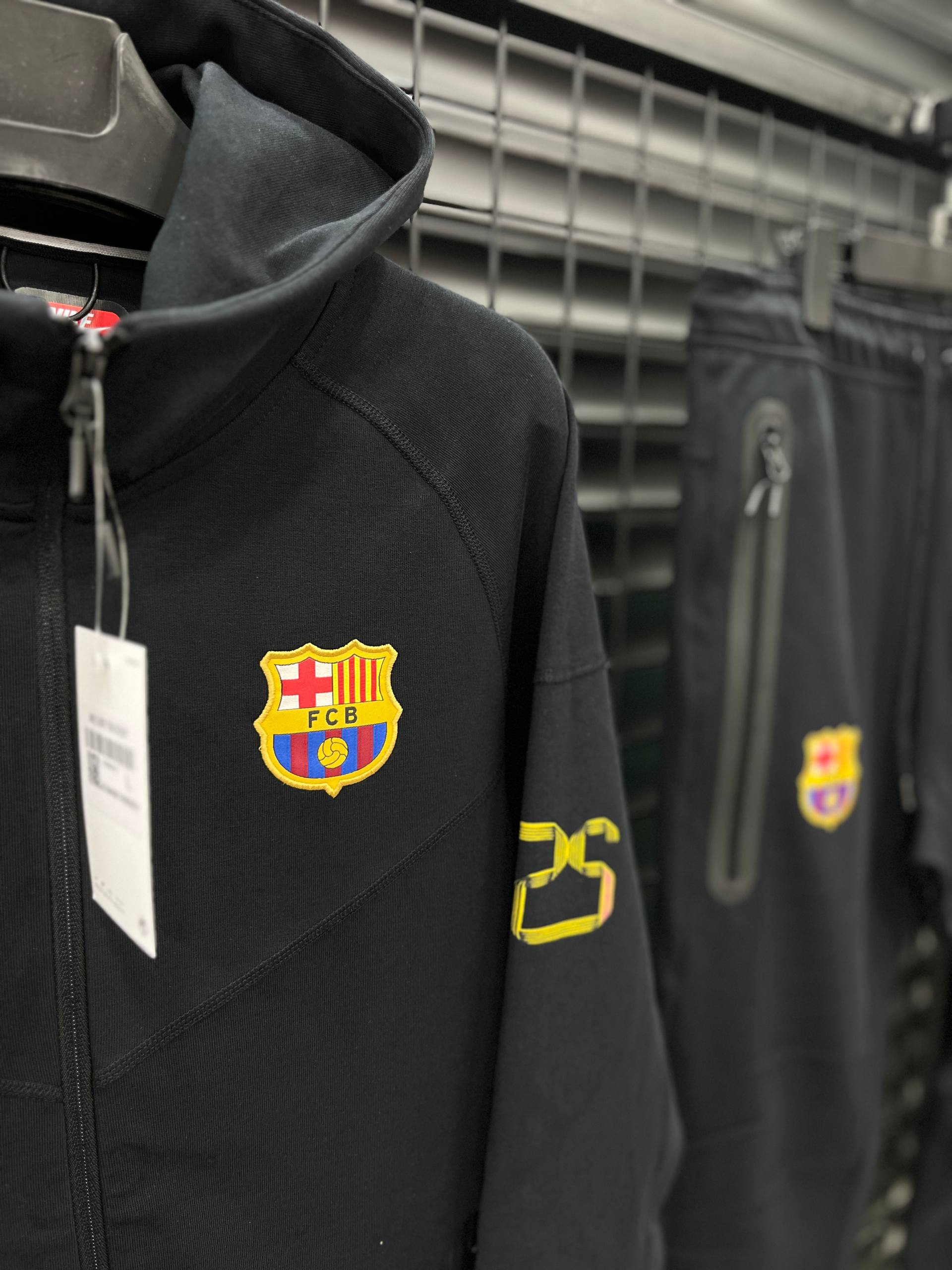 TECH FLEECE BARCELONA TAKIM - SIYAH