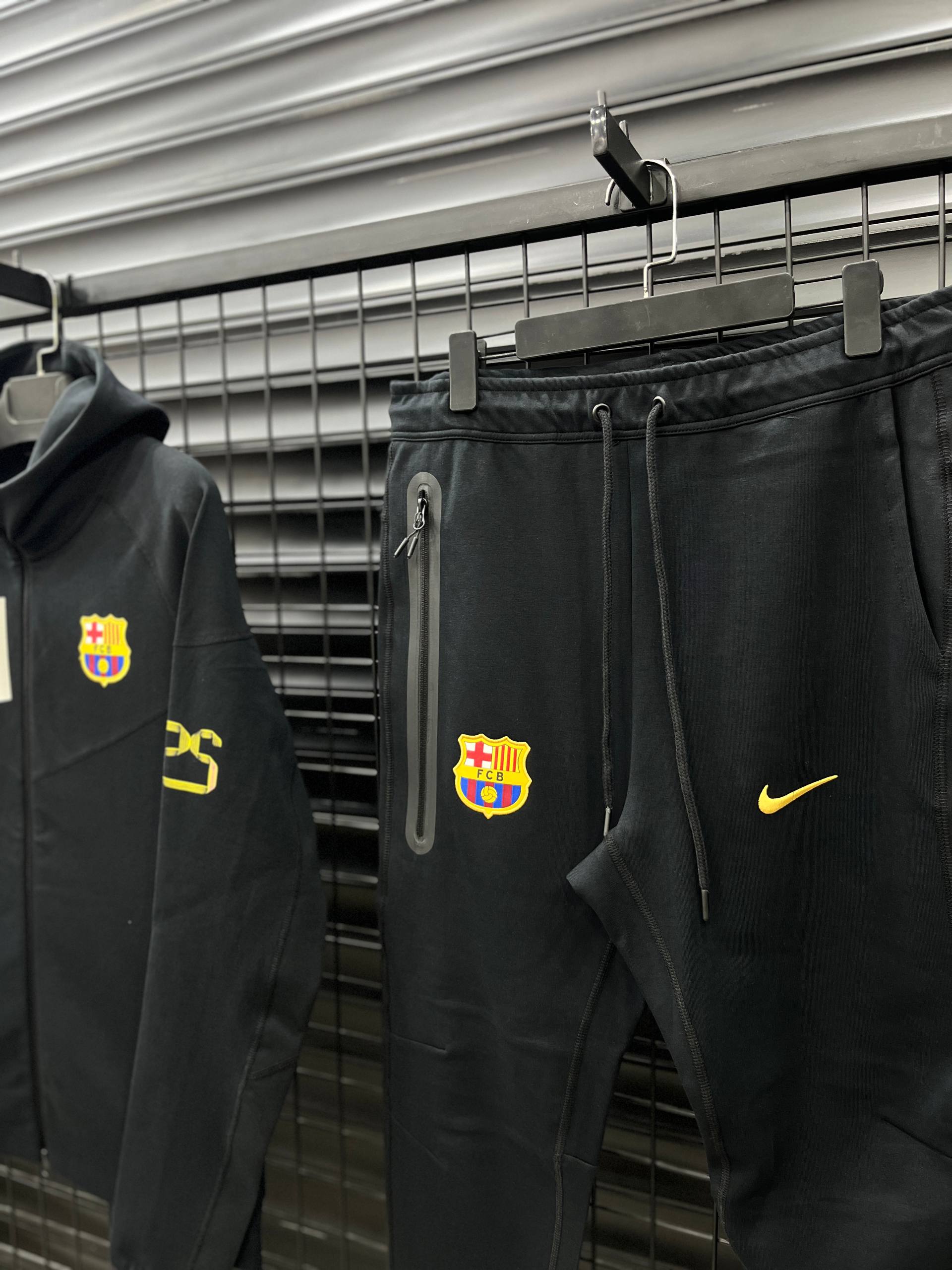 TECH FLEECE BARCELONA TAKIM - SIYAH